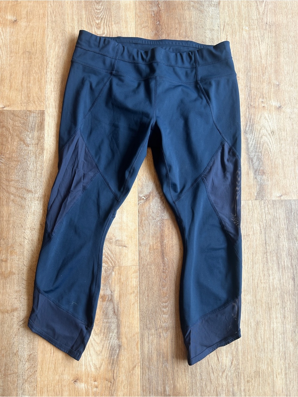 Athleta Women’s Navy Cropped Performance Leggings